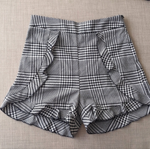 ZARA plaid houndstooth ruffle flounce shorts size small black white high rise @R - Picture 7 of 9